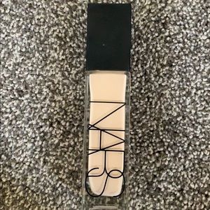 NARS Natural Radiant Foundation